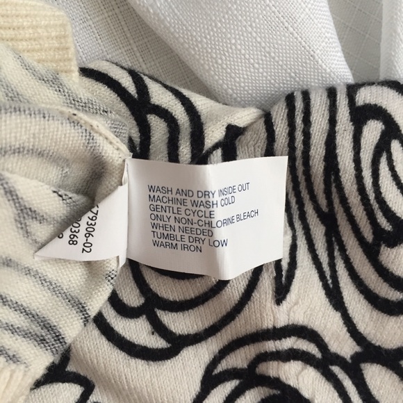 GAP cream & black floral sweater - Picture 5 of 5